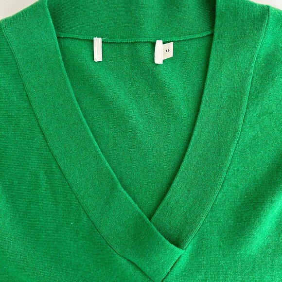 Arch4 Bailey Cashmere V-Neck Sweater in Kelly Green Size XS - Picture 4 of 9